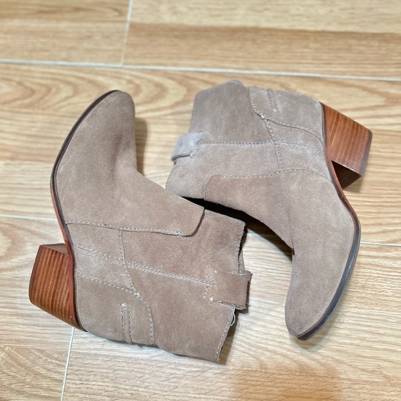 Vince Camuto VC -Maves Booties size 6.5 - Picture 1 of 6